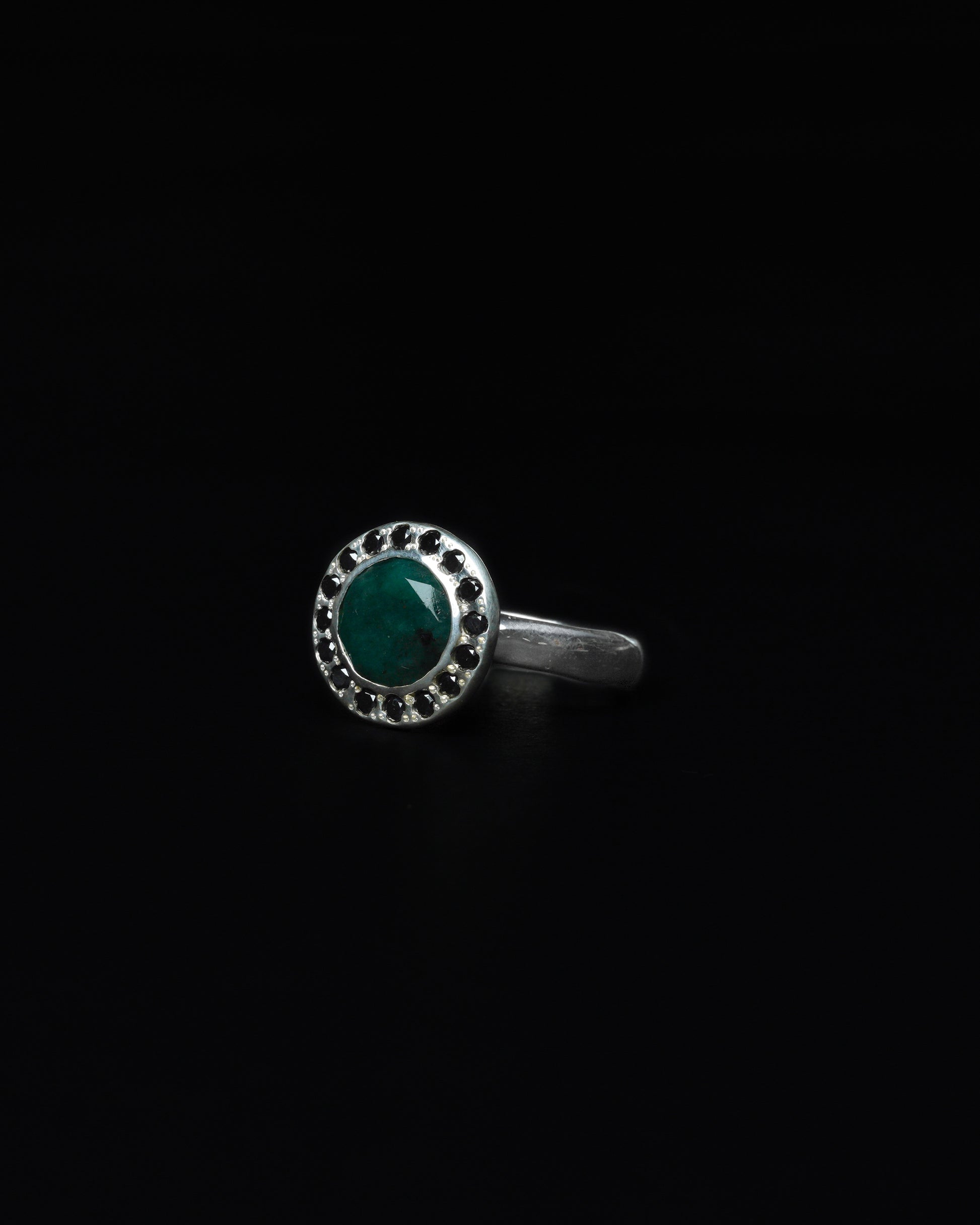 Middle Halo Ring Emerald & Black Diamond