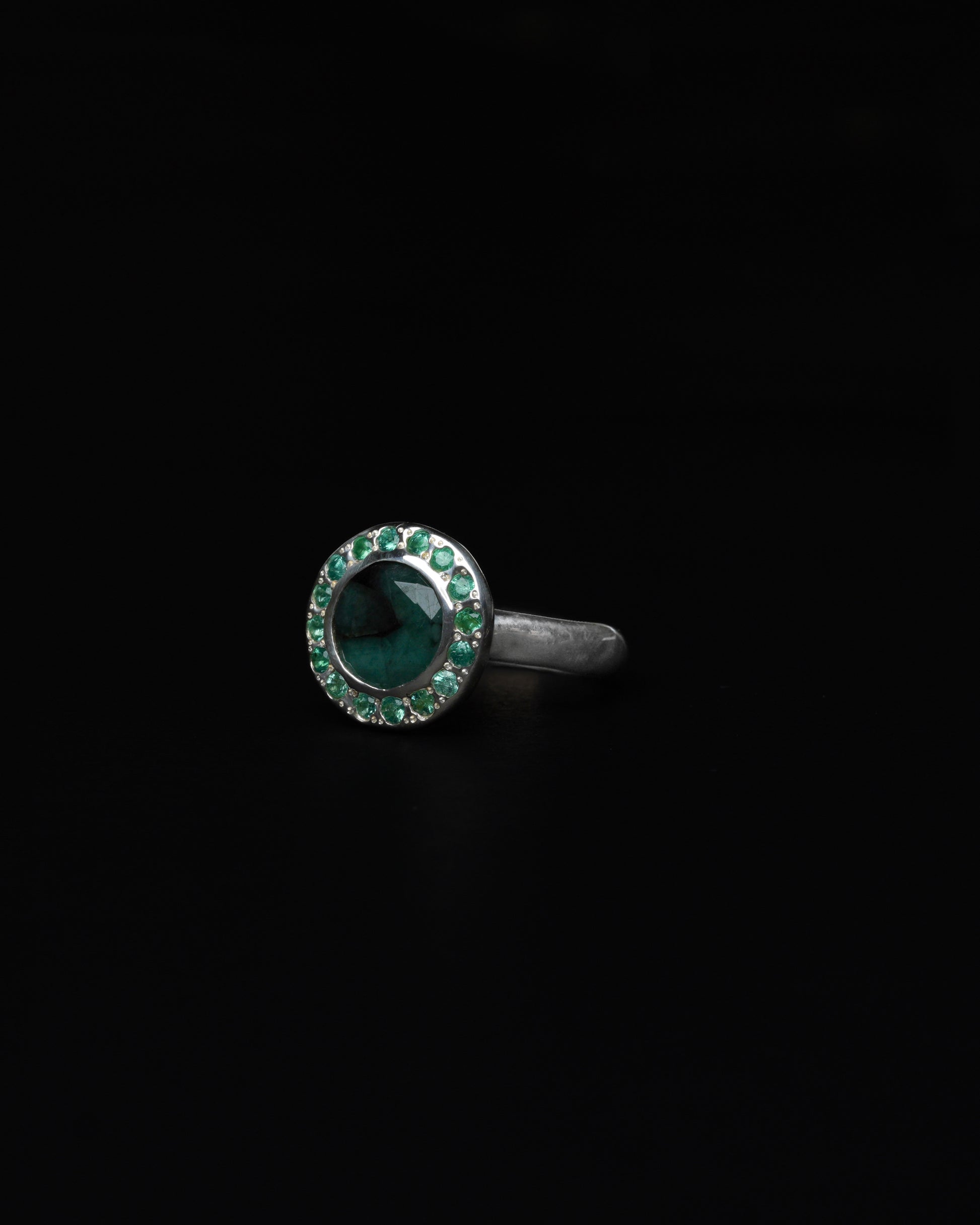 Middle Halo Ring Emerald