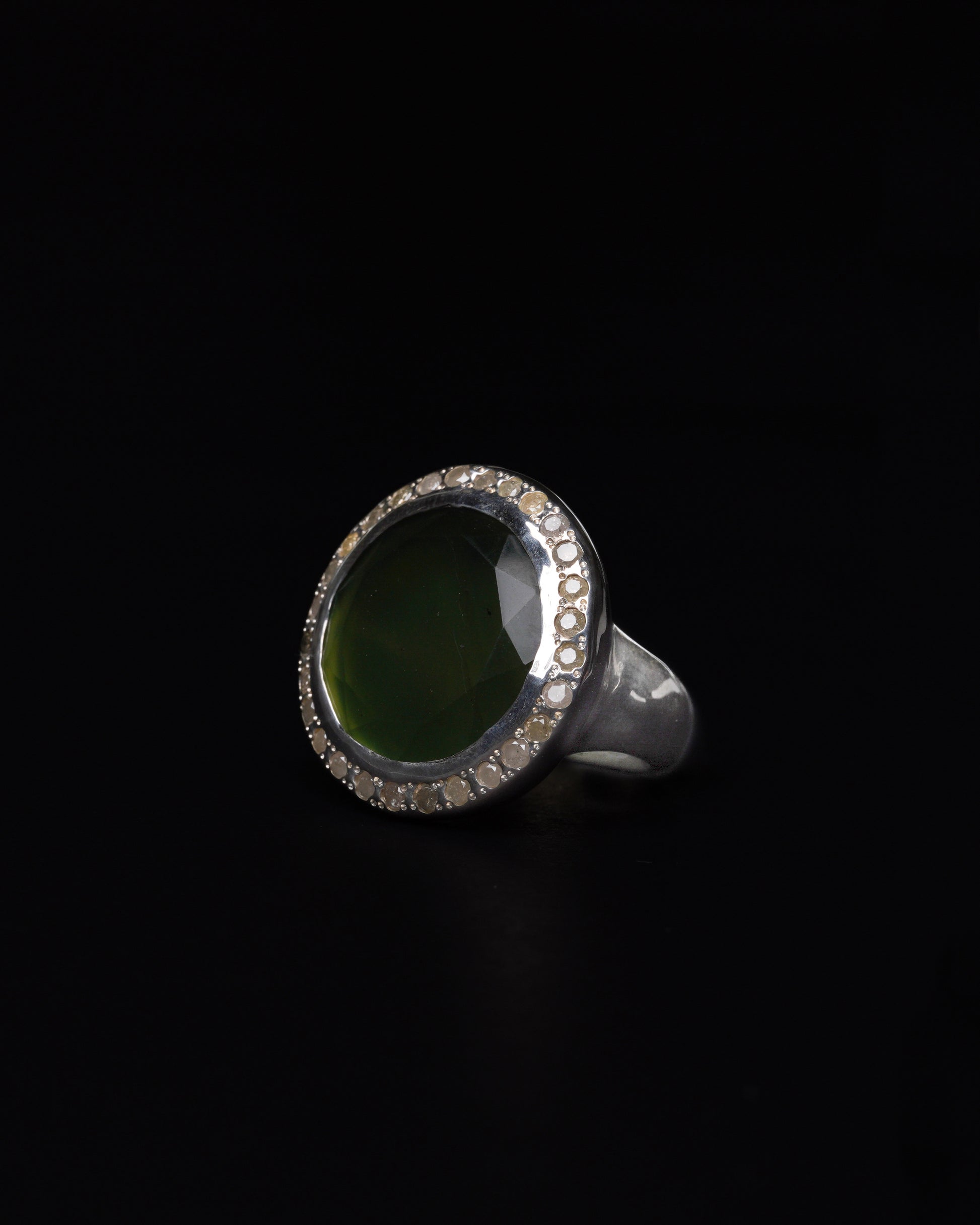 Big Halo Ring Serpentine & Ice Diamond