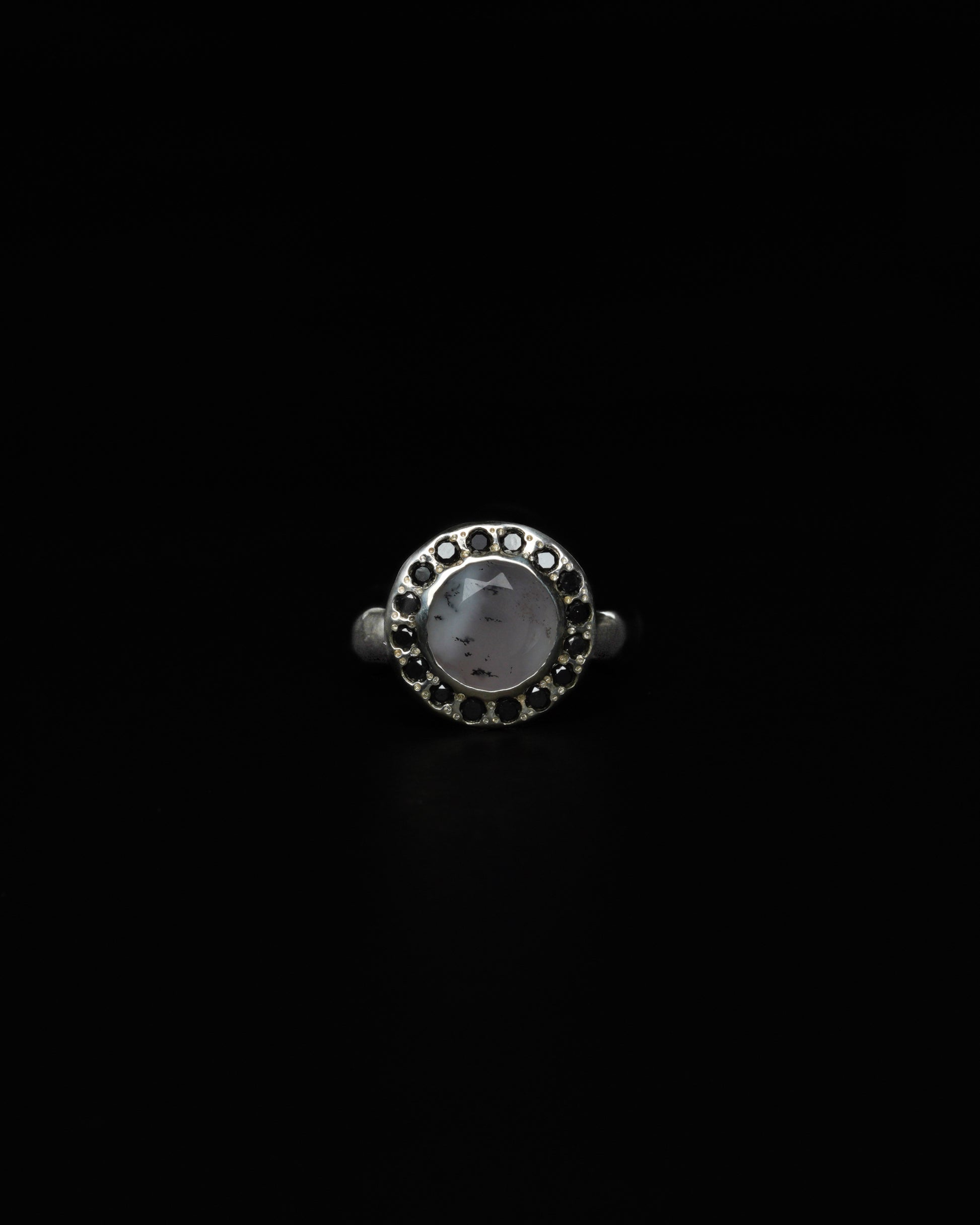 Middle Halo Ring White Purple Dendritic & Black Diamond