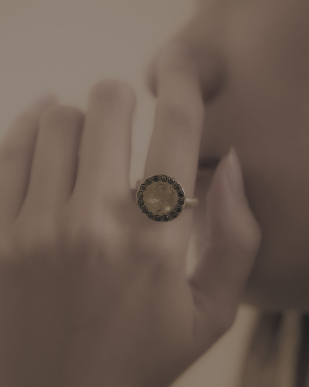 Middle Halo Ring Green Amethyst & Black Diamond