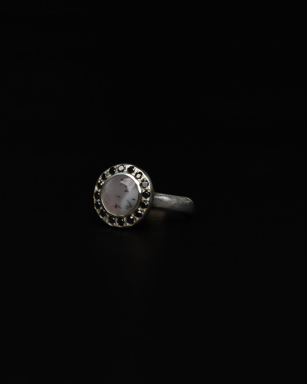 Middle Halo Ring White Purple Dendritic & Black Diamond