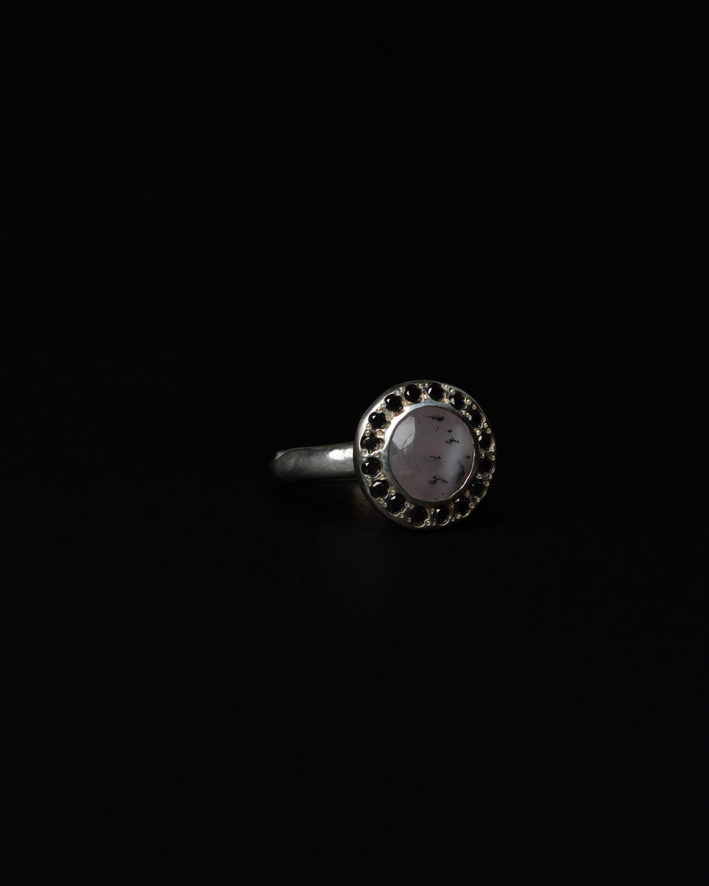 Middle Halo Ring White Purple Dendritic & Black Diamond