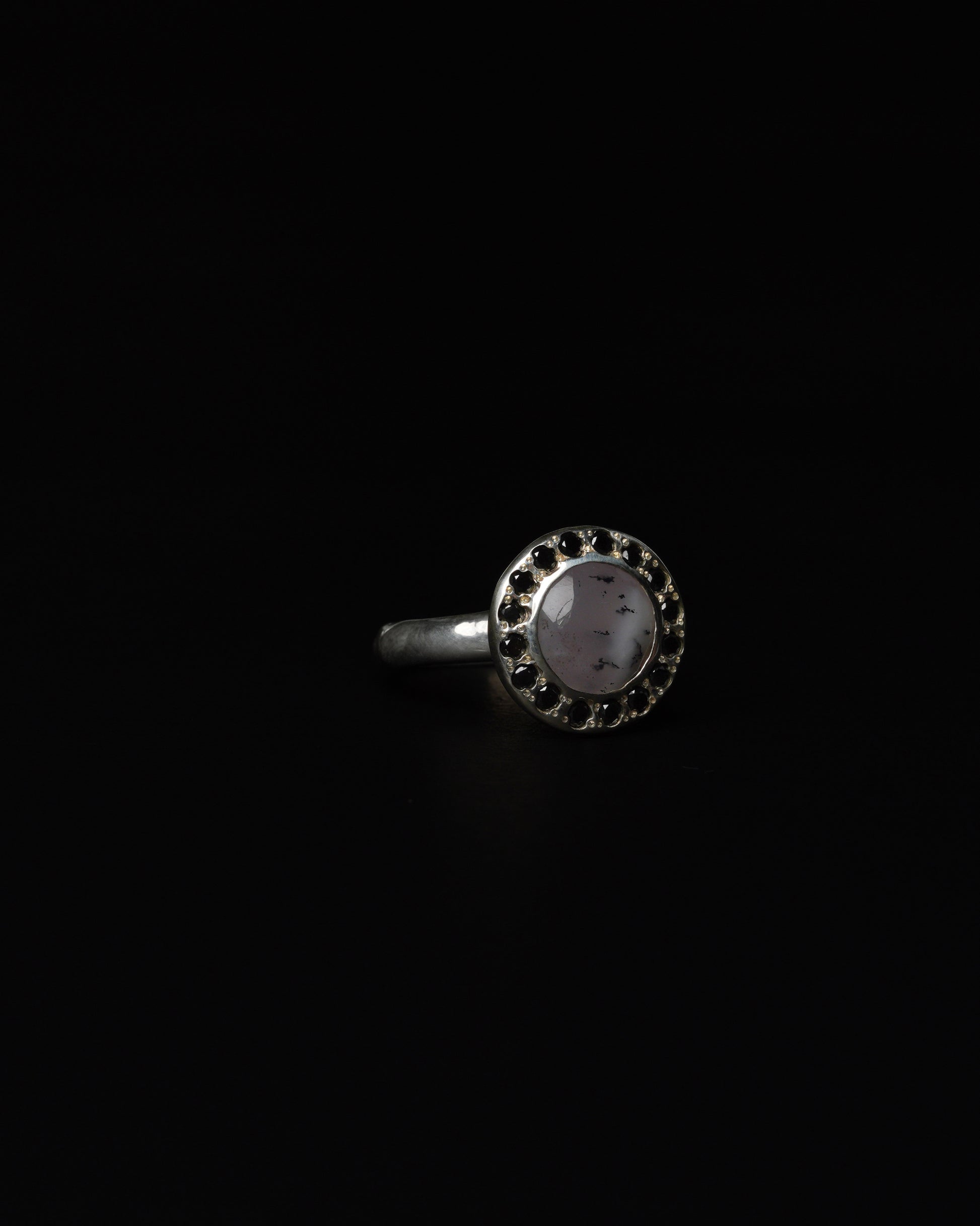 Middle Halo Ring White Purple Dendritic & Black Diamond