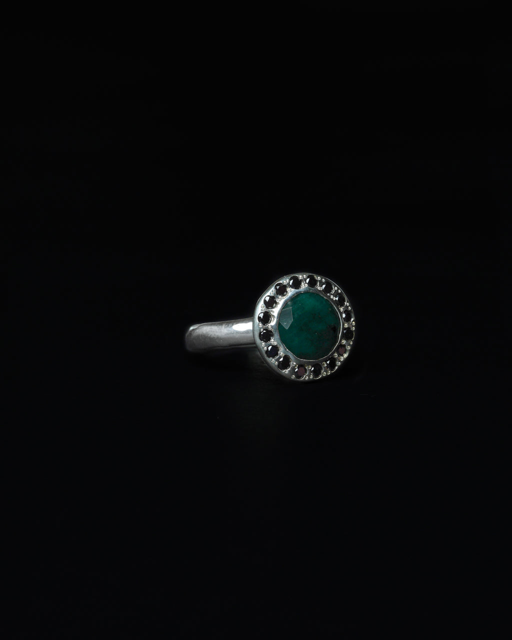 Middle Halo Ring Emerald & Black Diamond