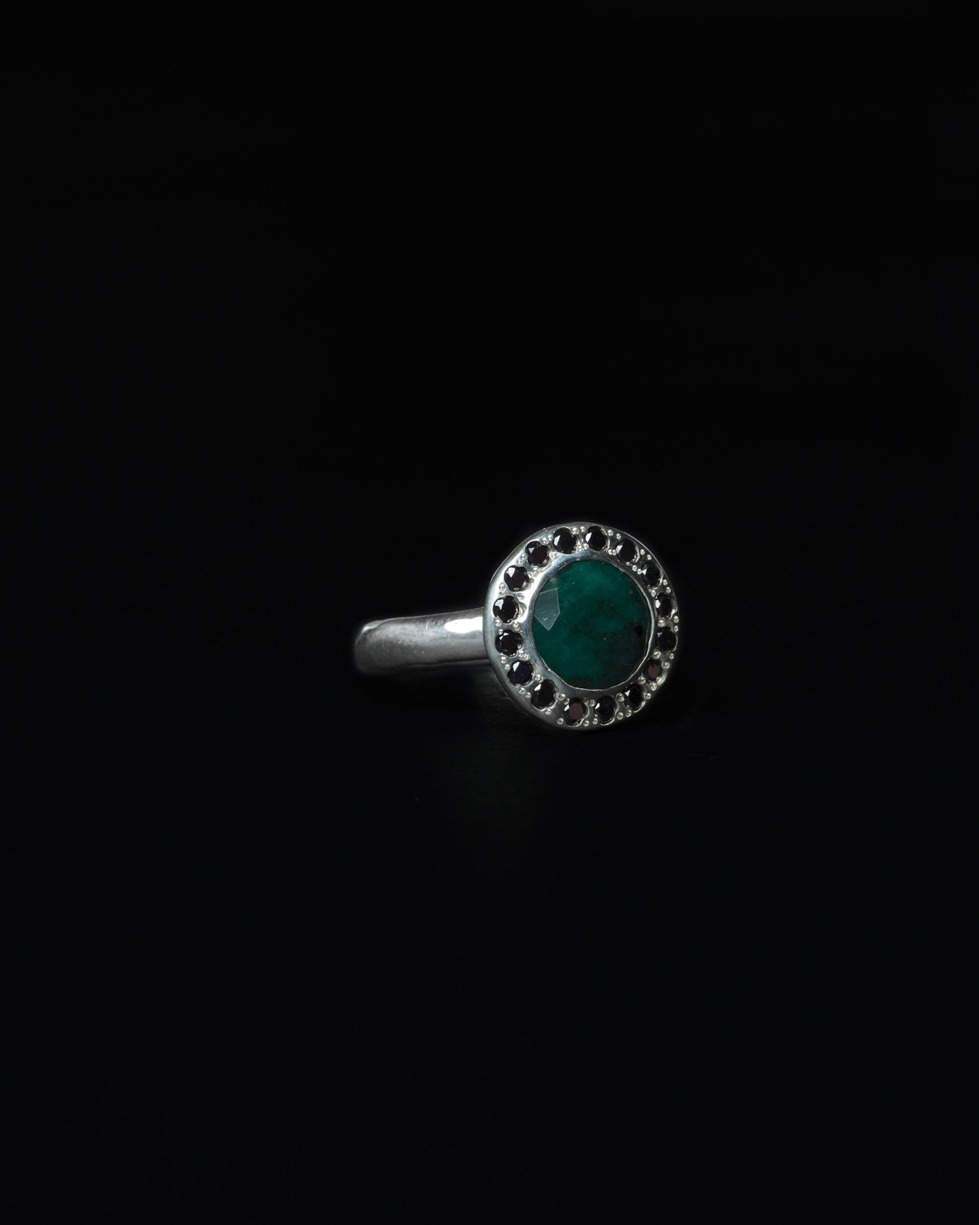 Middle Halo Ring Emerald & Black Diamond