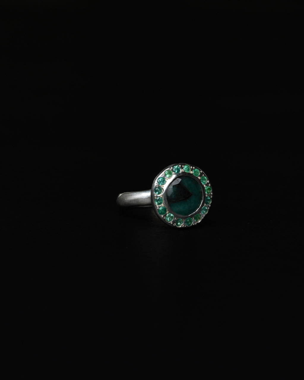 Middle Halo Ring Emerald
