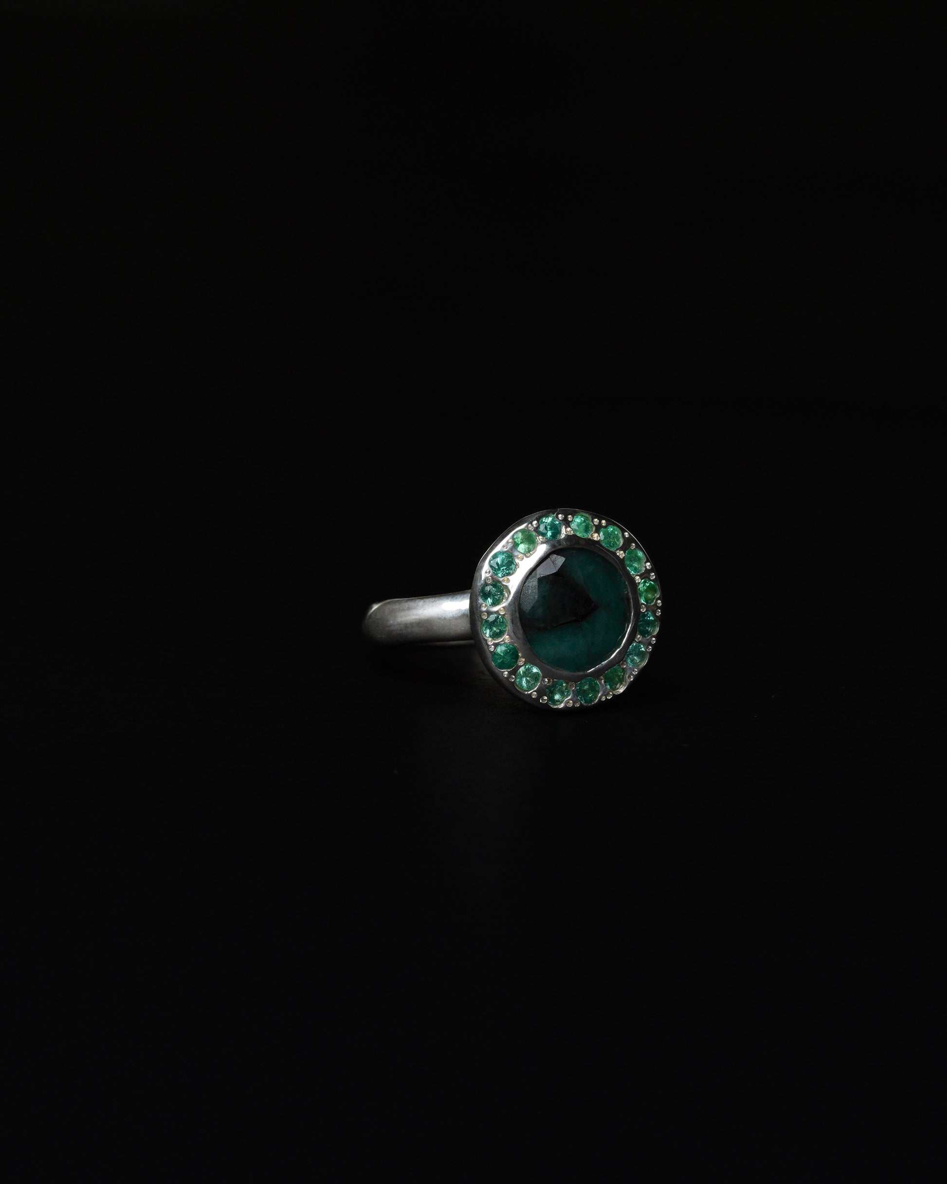 Middle Halo Ring Emerald