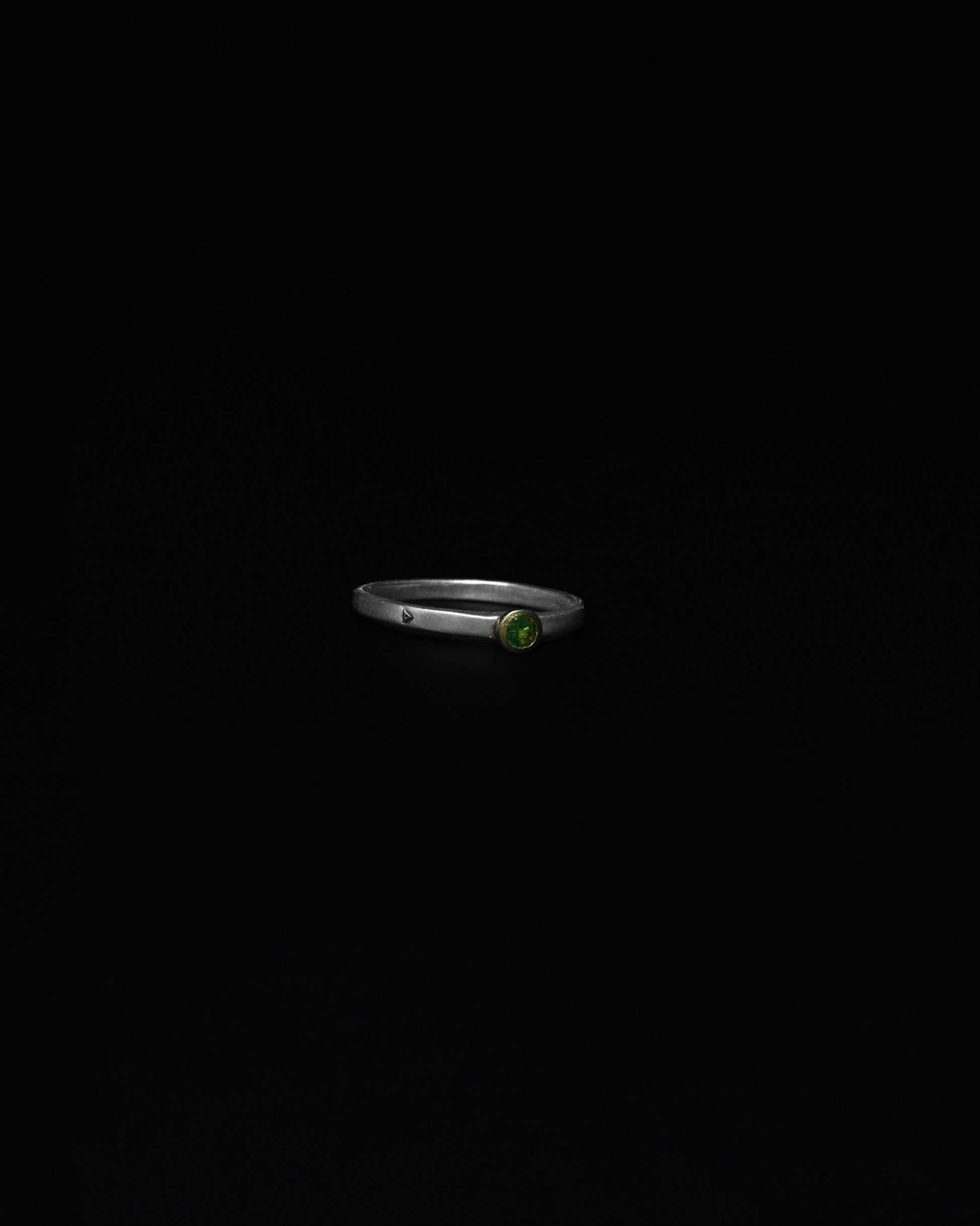 Solitaire Ring Green Garnet