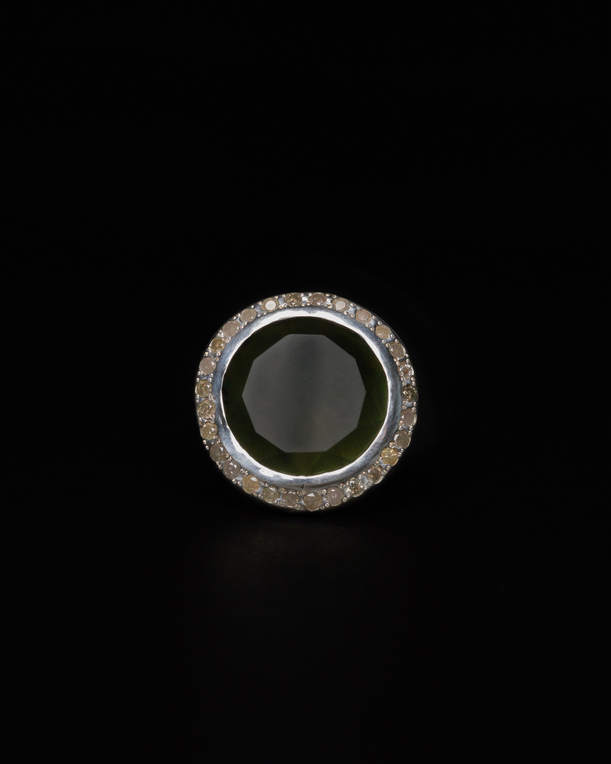 Big Halo Ring Serpentine & Ice Diamond