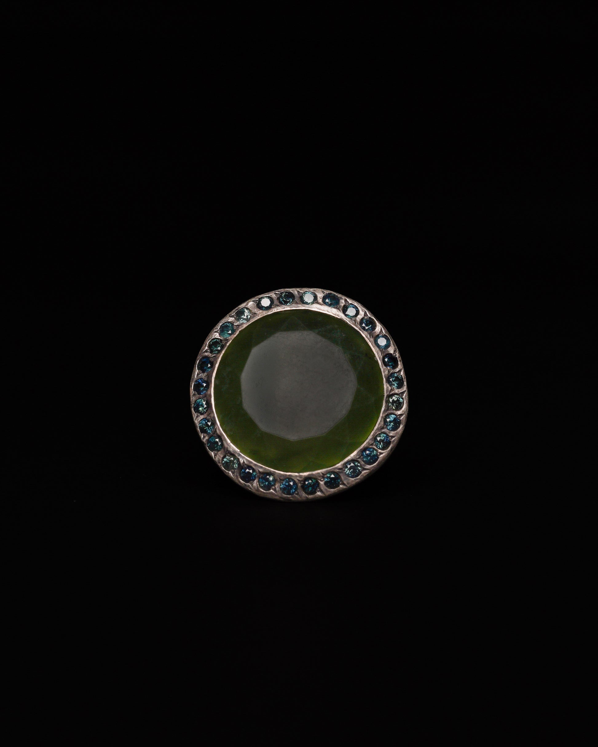 BIg Halo Ring Serpentine & Blue Sapphire