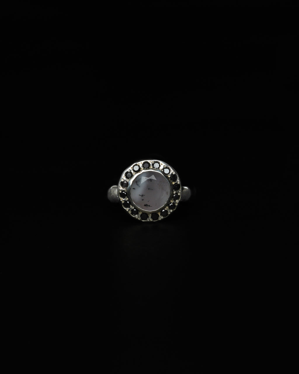 Middle Halo Ring White Purple Dendritic & Black Diamond