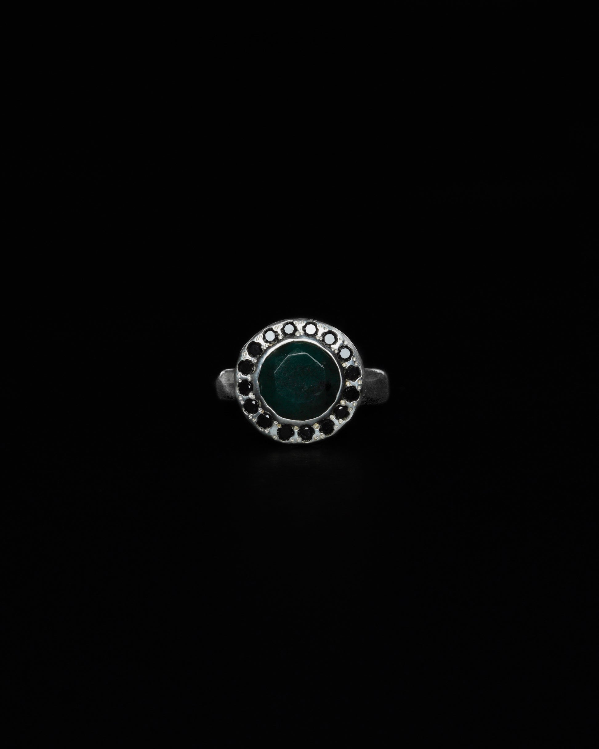 Middle Halo Ring Emerald & Black Diamond