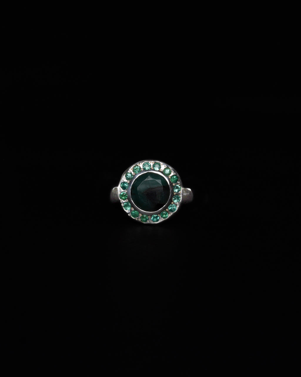 Middle Halo Ring Emerald