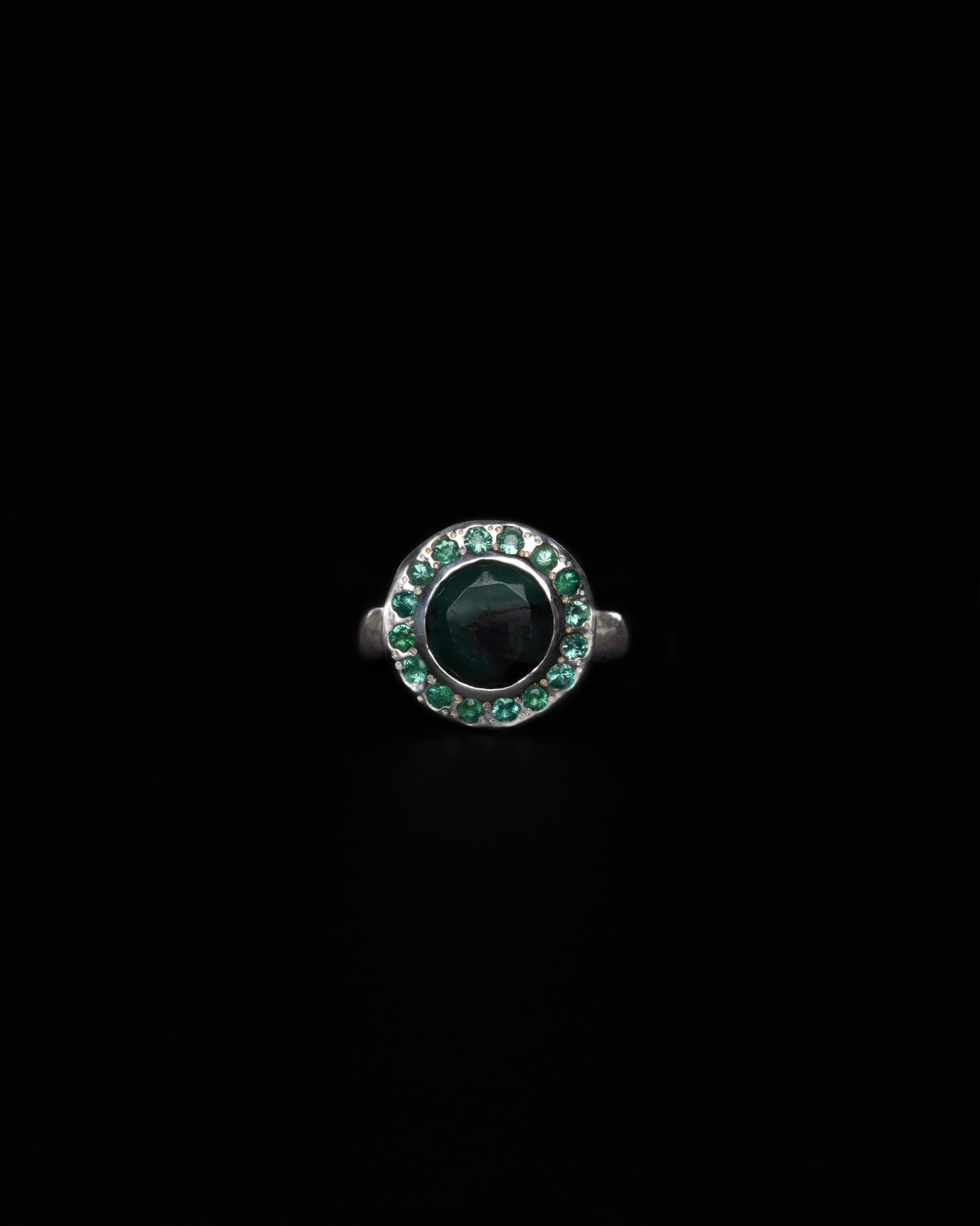 Middle Halo Ring Emerald
